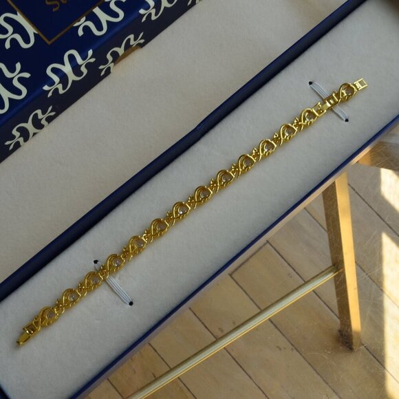 Stauer Two Hearts Tennis Bracelet - Picture 5 of 11